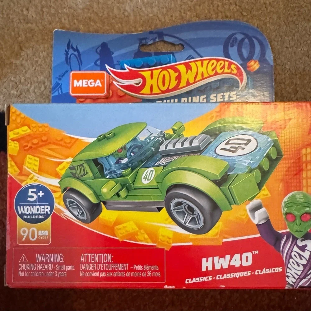 MEGA Hot Wheels Building Toy Kit HW40 Race Car with 1 Figure (91 Pieces)